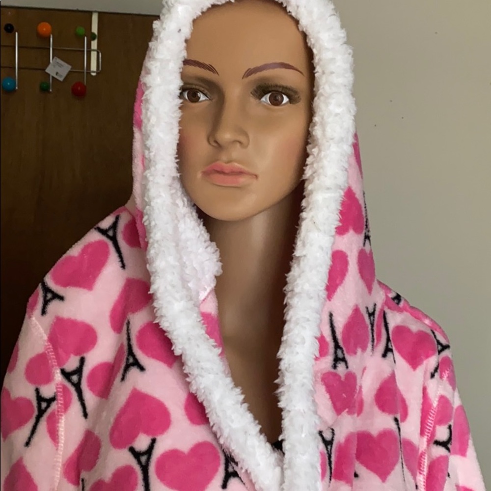 Robe - Picture 3 of 5